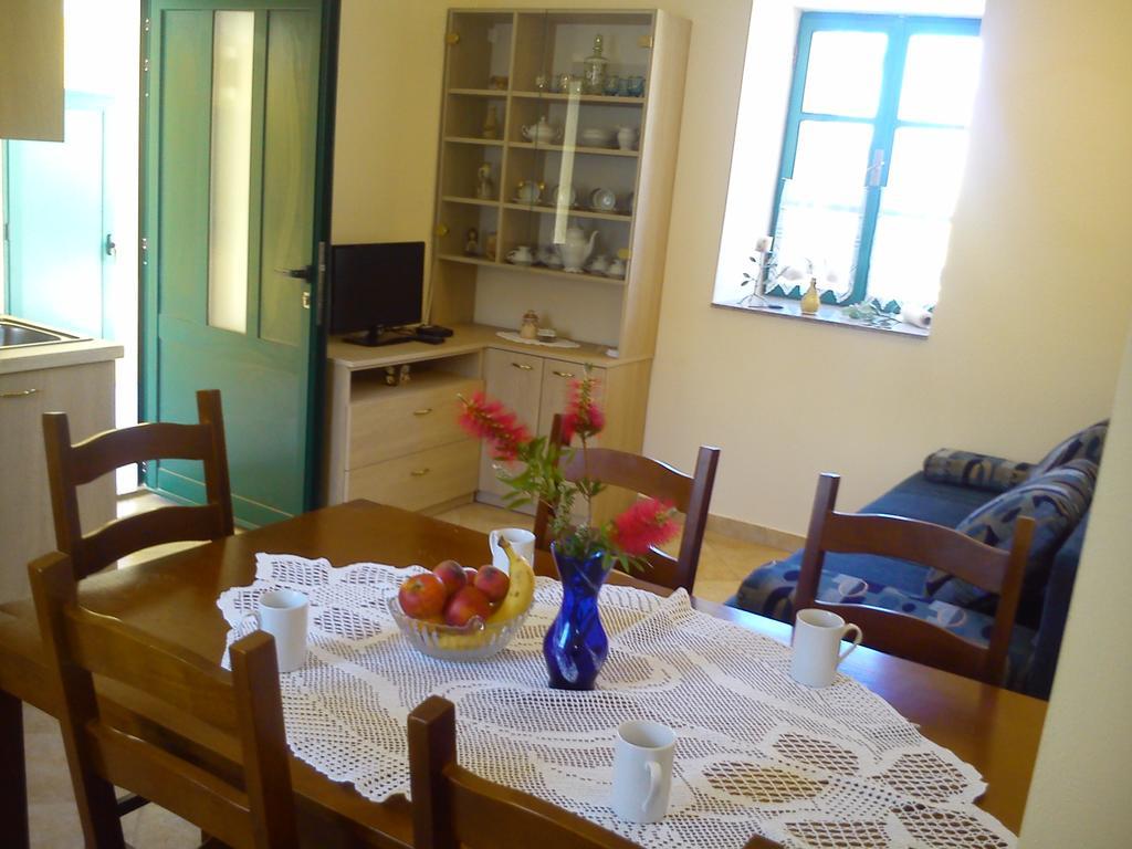 Milutinov Dvor Apartments Vrsi Zewnętrze zdjęcie