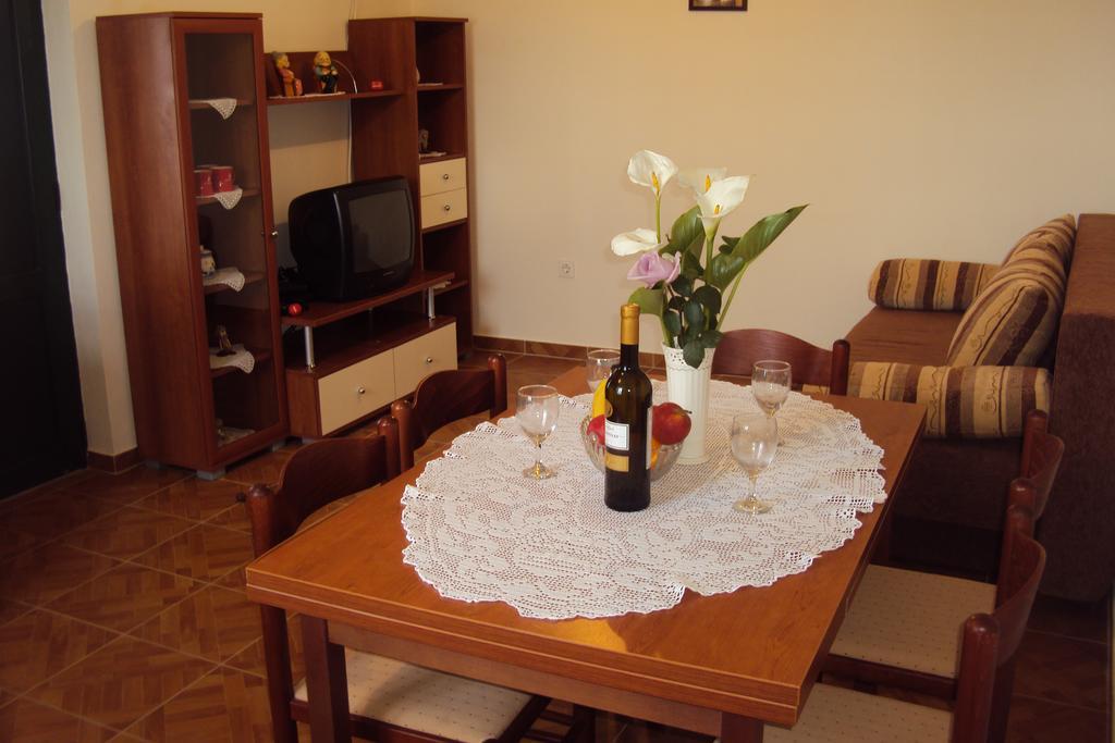Milutinov Dvor Apartments Vrsi Zewnętrze zdjęcie