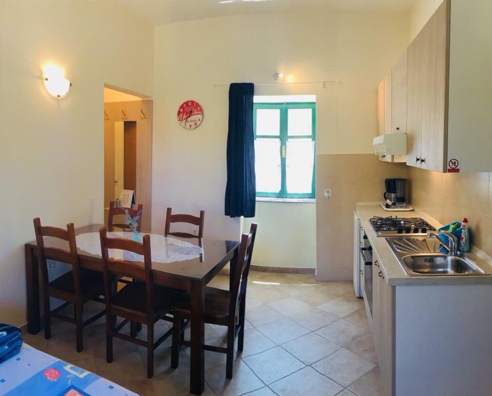 Milutinov Dvor Apartments Vrsi Zewnętrze zdjęcie